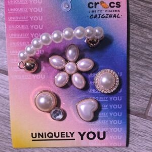 CROCS Pearl Floral & Heart Jibbitz Charm Set - White & Gold